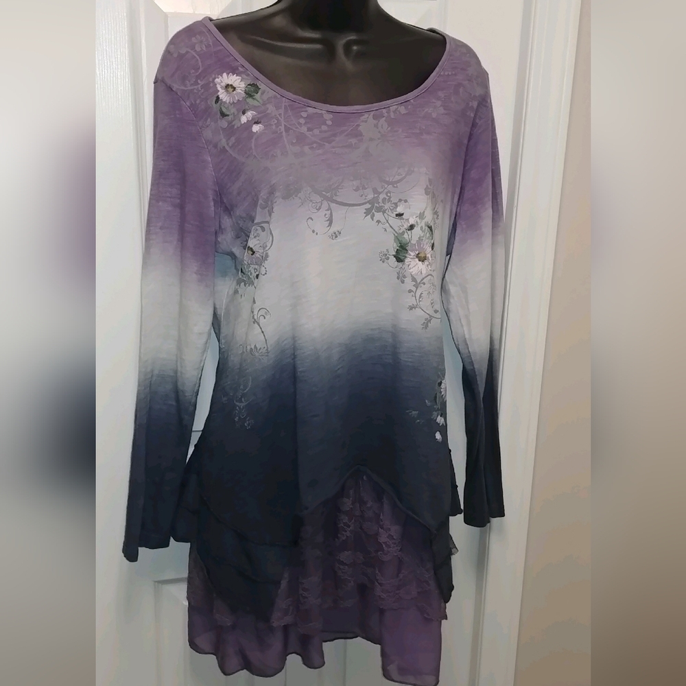 Co2 floral feminine tunic top.